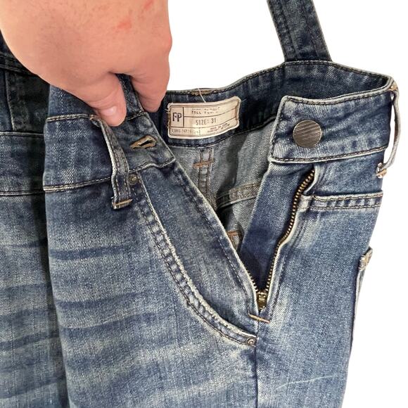 FREE PEOPLE Women’s Milo Distressed Tapered Leg Denim Overalls size 31 - Picture 7 of 10